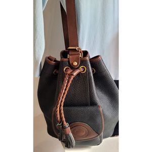 Vintage 90s Dooney & Bourke Single strap Drawstring Bucket bag purse. Leather